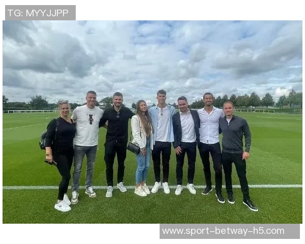 武什科维奇父亲透露儿子将在汉堡待至明年6月后再谈热刺未来